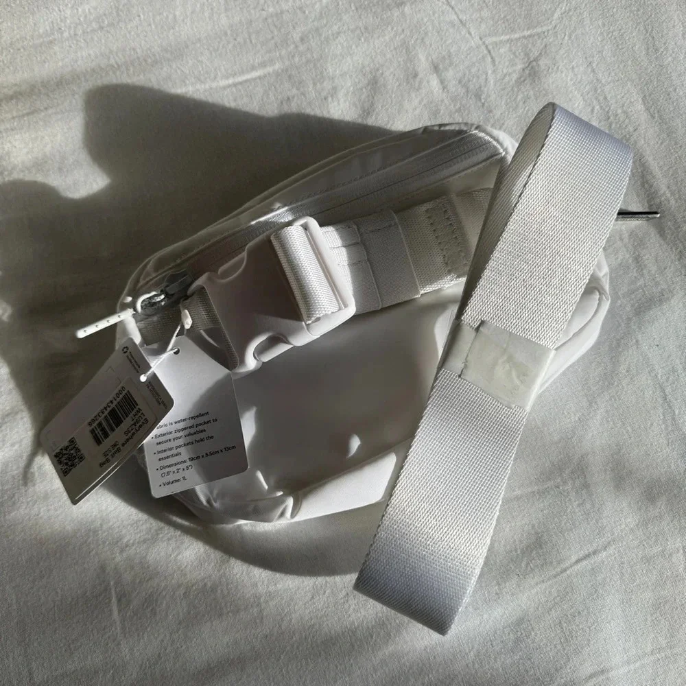 🆕 Lululemon Everywhere Belt Bag White